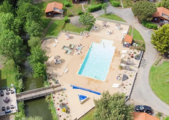 Bois 1 Domaine Les Epinettes Campsite *